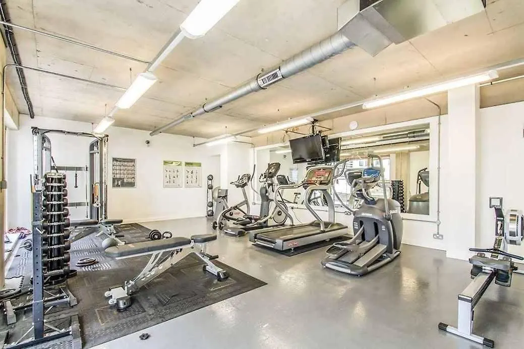 Apartment Close To Leeds City, Spacious, Sleeps 4, Beeston Hill