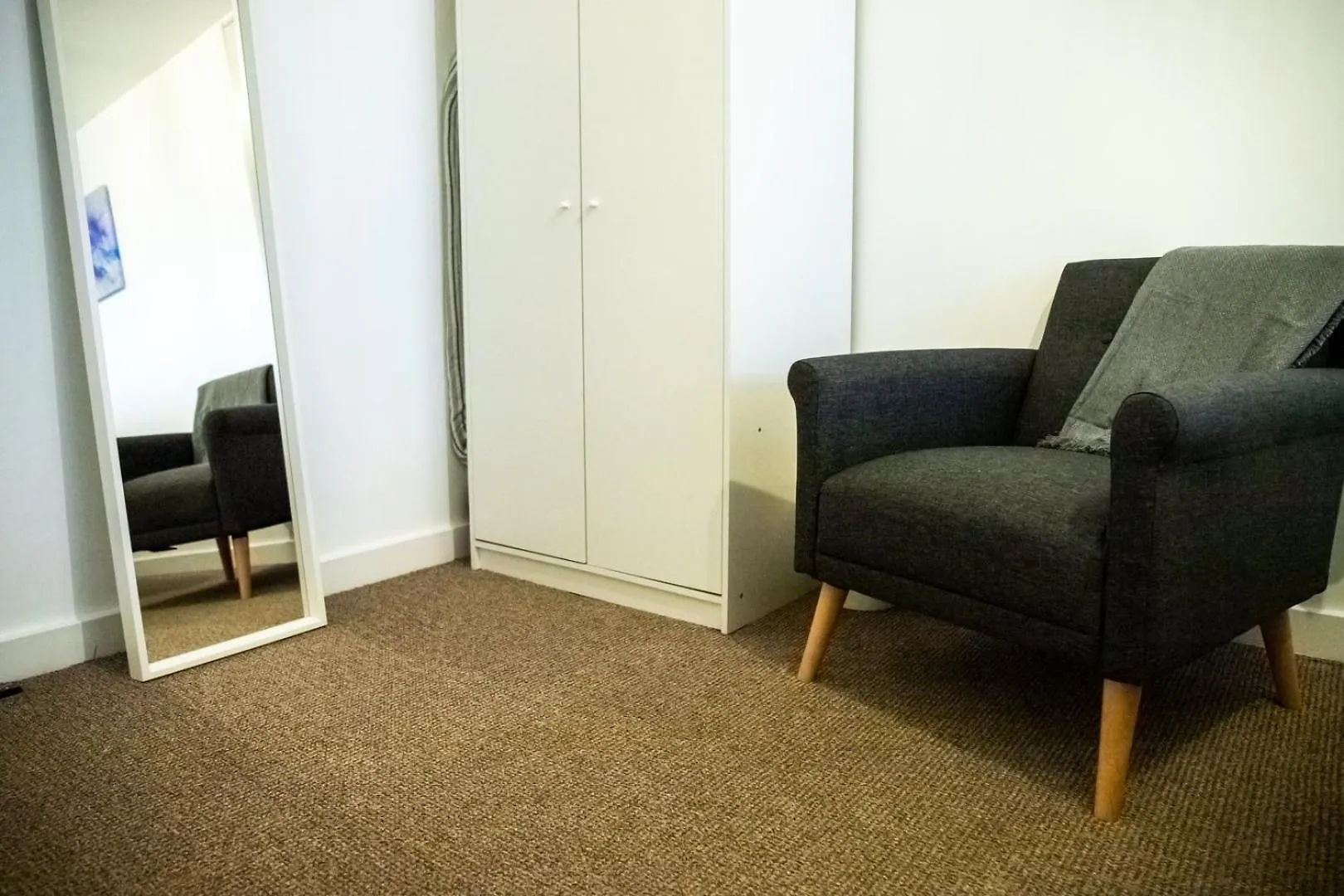 Apartment Close To Leeds City, Spacious, Sleeps 4, Beeston Hill